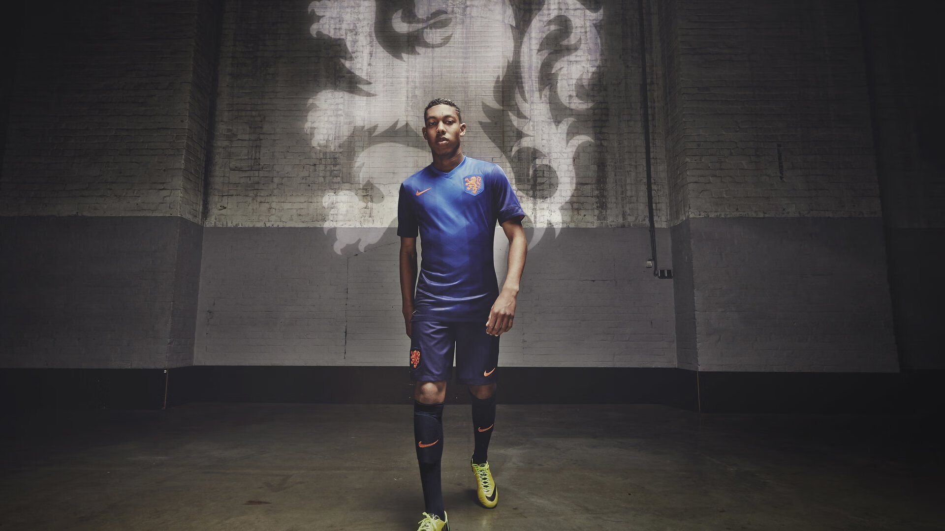 押上全部家底，雷军揭秘玄戒芯片及造车的坚持